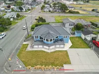 Seaside Vacation Rental    Fantastic Ocean and Battery Point light House veiws - 4-Star