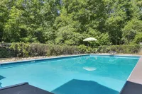 Hot Tub, Fire Pit Family-Friendly Murphy Home - Pools