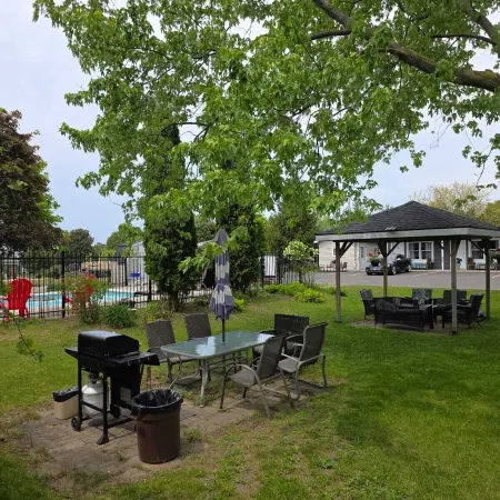 Lakeview Motel & Cottage