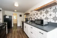Dog Friendly Cottage on Lake Pontoon Available - 4-Star