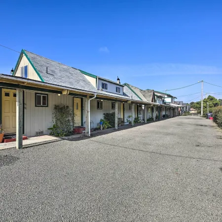 Sanderling Sea Cottages, Unit 2 Walk to Coast!