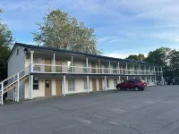Moonlight Inn - parking