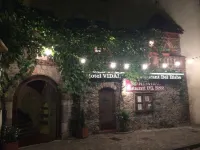 Old town centre house; wine bar & cafes 50m, sea 30mins Pyrenees close - Wifi