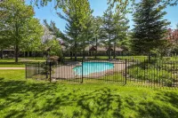 Super 8 by Wyndham Gananoque        Country Squire Resort - Pool