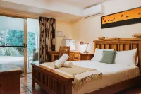 Glass House Mountains Ecolodge - Homestays