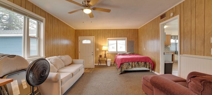 Cozy Houghton Lake Heights Cottage w/ Private Yard Hotels in Roscommon County