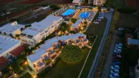 Golden Bay Apartments-Garden Haven - Mountain view