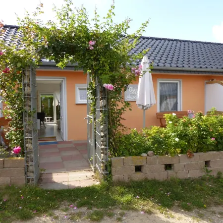 House Ostseemuschel, 1 minute walk to the beach, 2 terraces