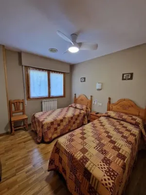 Hostal Valle de Tena - parking