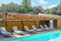 Logis la Bastide de Grignan Hotel & Restaurant "La Chênaie" - Pools