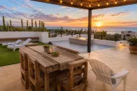 Modern, Clean & Airy Beach Retreat with Pool and Rooftop Ocean Views - Wifi