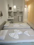 Renia Studios -Studio for 2 Pers with a Swimming Pool - Apartments