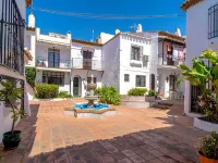 Holiday Home in Nerja with Sea Views & Pool - Bungalows