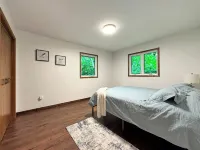 Dockside Retreat on the Canal on Lake Bemidji- 4BR, 3BA-Hot Tub-Fireplace! - واي فاي