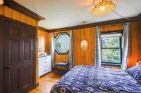 Waterfront Fox Lake Vacation Rental w/ Fire Pit! - Alloggi
