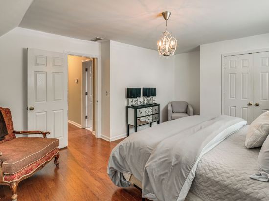 8 Mi to Marietta: Spacious Powder Springs Home