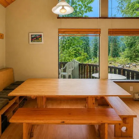 Icicle Chalet 1 Bedroom Cabin
