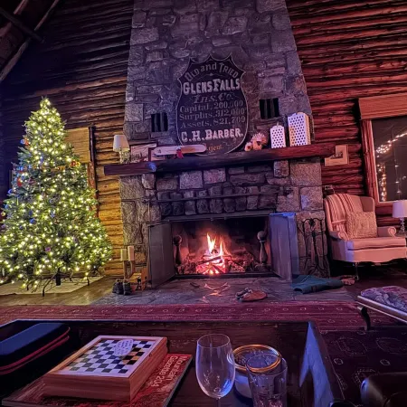 Peaceful 5-Bedroom Lodge in Lake George Adirondack Mountains