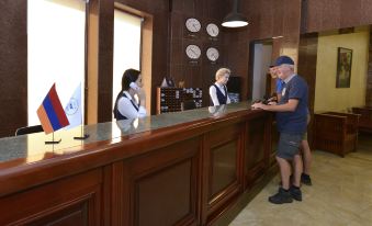 Ani Central Inn