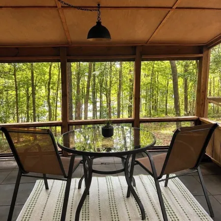 Little Piney Cabin at the Foothills of Petit Jean Mountain. Close to State Park