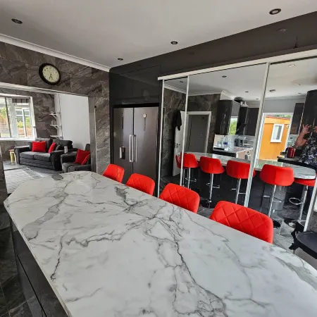 Serene 5-Bedroom House in Staines-Upon-Thames with Garden