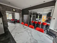 Serene 5-Bedroom House in Staines-Upon-Thames with Garden - 3-Star