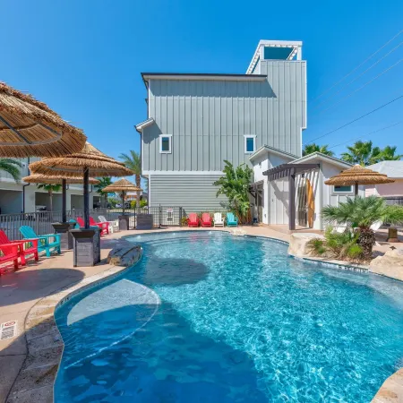 Spacious Townhouse Walk to Beach Resort Pool Hotels in Nueces County