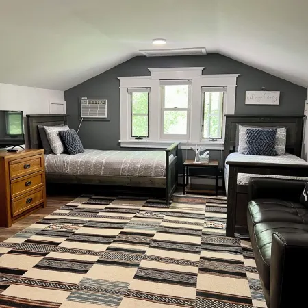 Ouray Basecamp. Walk to Restaurants, Shops & Hot Springs. Large 2Br/2BA