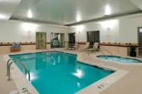 SpringHill Suites Norfolk Old Dominion University - مسبح