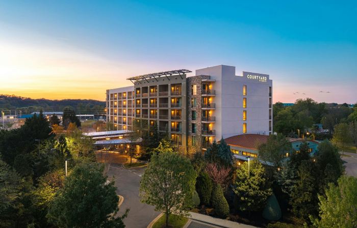 Courtyard Pigeon Forge