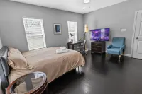 2BR Loft Near TSU + Med Center | In-Unit Laundry | Third Ward Houston 2 - Condos