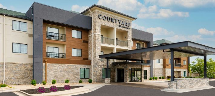 Courtyard Springfield Airport Hotels in Springfield