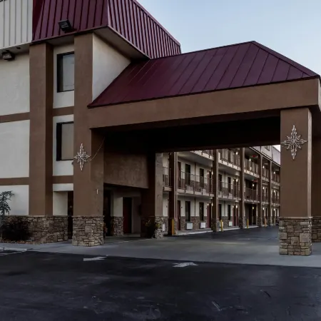 Red Roof Inn & Suites Pigeon Forge - Parkway