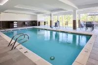 Fairfield Inn & Suites Burlington - Pools