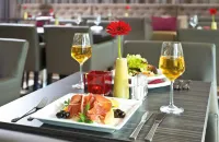 Leonardo Hotel Völklingen-Saarbrücken - 朝食