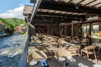 Historic Rocky Waters Inn, A Small Luxury Hotel - bar