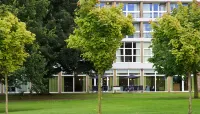 Humber Royal Hotel - parking