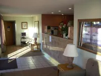 Abajo Lodge - Parkplatz