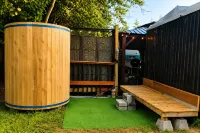 Vintage RV & Spa Experience for 3 - Homestays