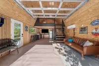 Casa Boots & Bubbly w/ Pool, Sleeps 14 - Wifi