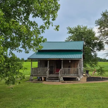 Cozy Cabin Near Nashville, TN ~ Surrounded By Beautiful Farmland