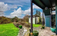 Upstairs at Thevictorian - Lush Walkable and Dog-friendly Retreat - Steps From Downtown Bellingham - balcony