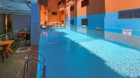 Hôtel les Ambassadeurs - piscina