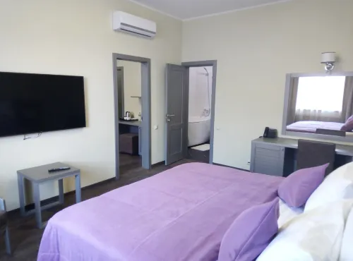 Repin Hotel - 3-Star