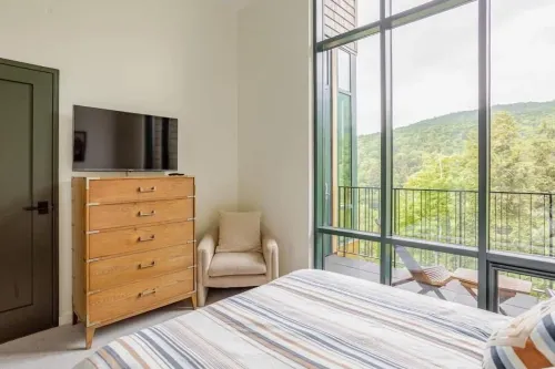 Spruce Peak resort Ski In Out with Views - Apartments