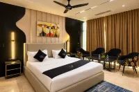 Aquila Grand Suites - Noida Sector 136 - جاكوزي