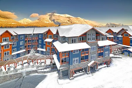 Blackstone Mountain Lodge by Clique