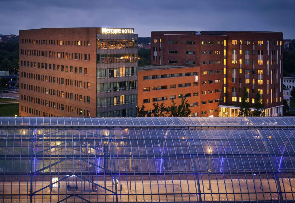 2. 머큐어 암스테르..