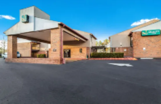Quality Inn Columbia Airport Hotels near Riverbank Zoo