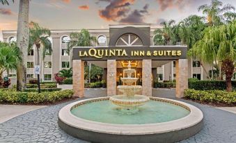 La Quinta Inn & Suites by Wyndham Coral Springs South